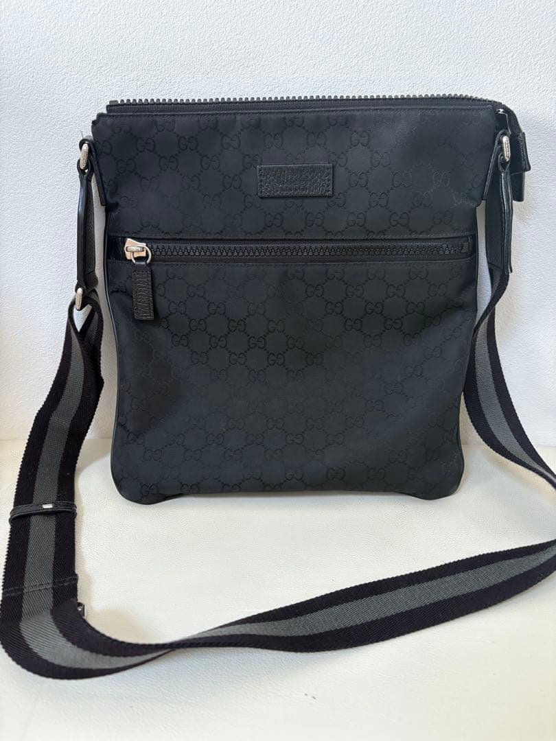 GUCCI グッチ　ショルダーバッグ　メッセンジャーバッグ　ナイロン