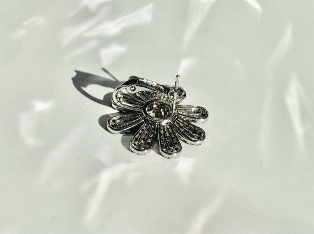 実物写真❤️Mio Harutaka好き❤️ マーガレットピアス　片耳　ブラック