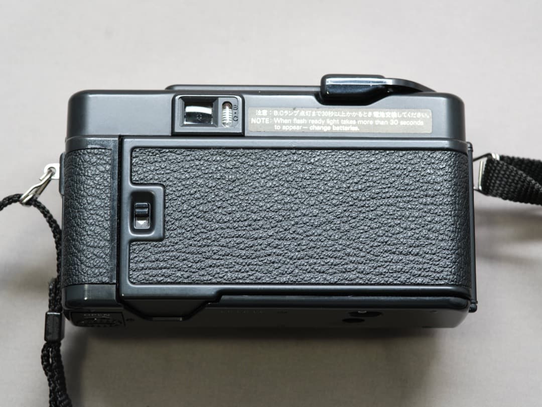【完動品】 Konica C35 AF2 フィルムカメラ モルト交換済み