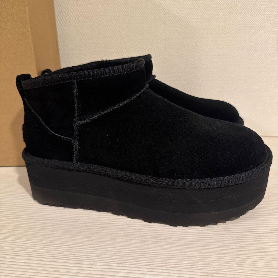 UGG ブラック クラシックウルトラミニプラットフォームムートンブーツ