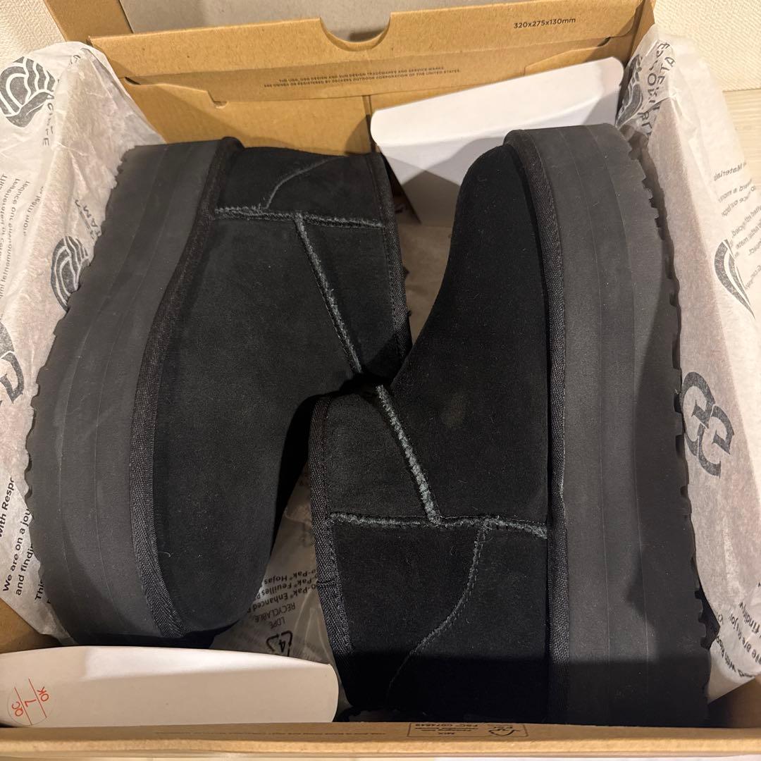 UGG ブラック クラシックウルトラミニプラットフォームムートンブーツ