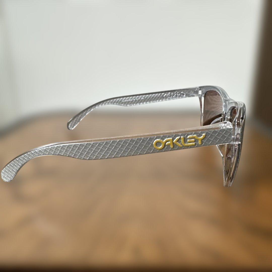 オークリーサングラス　OAKLEY フロッグスキン　FLOGSKINS