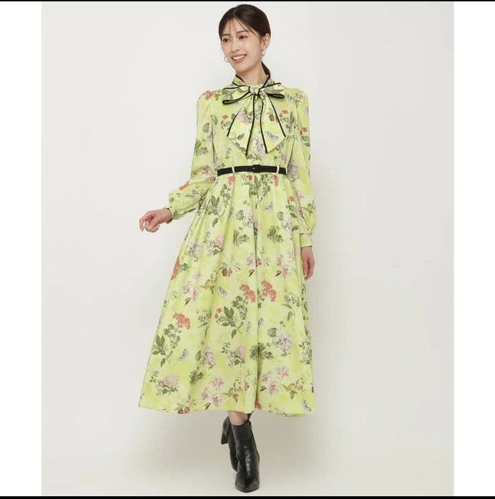 美品　アンドクチュール　花柄ワンピース　リボン