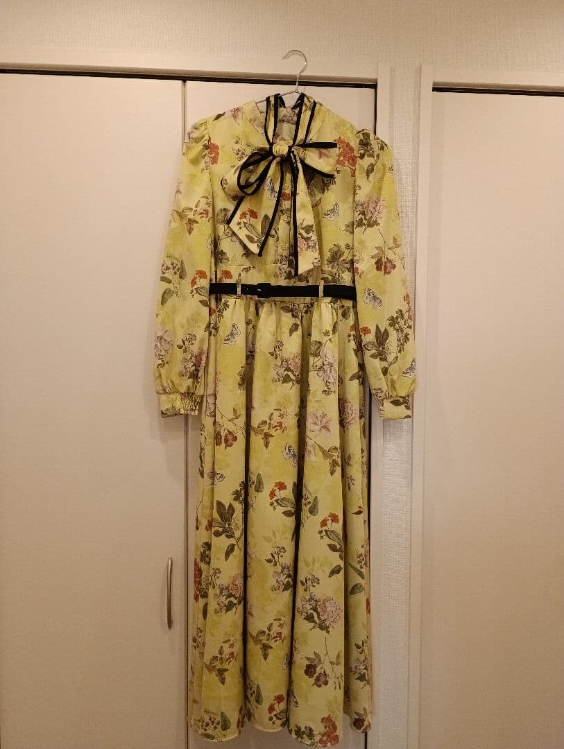 美品　アンドクチュール　花柄ワンピース　リボン