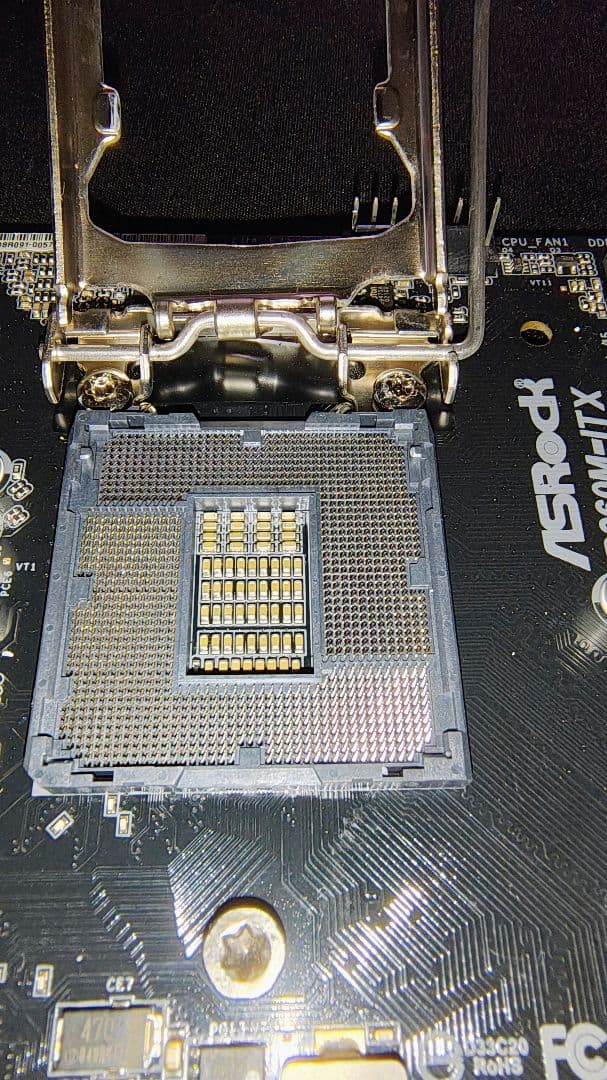 ひ*ん様 S*l様 Core i7-9700 ASRock B360M/ITX