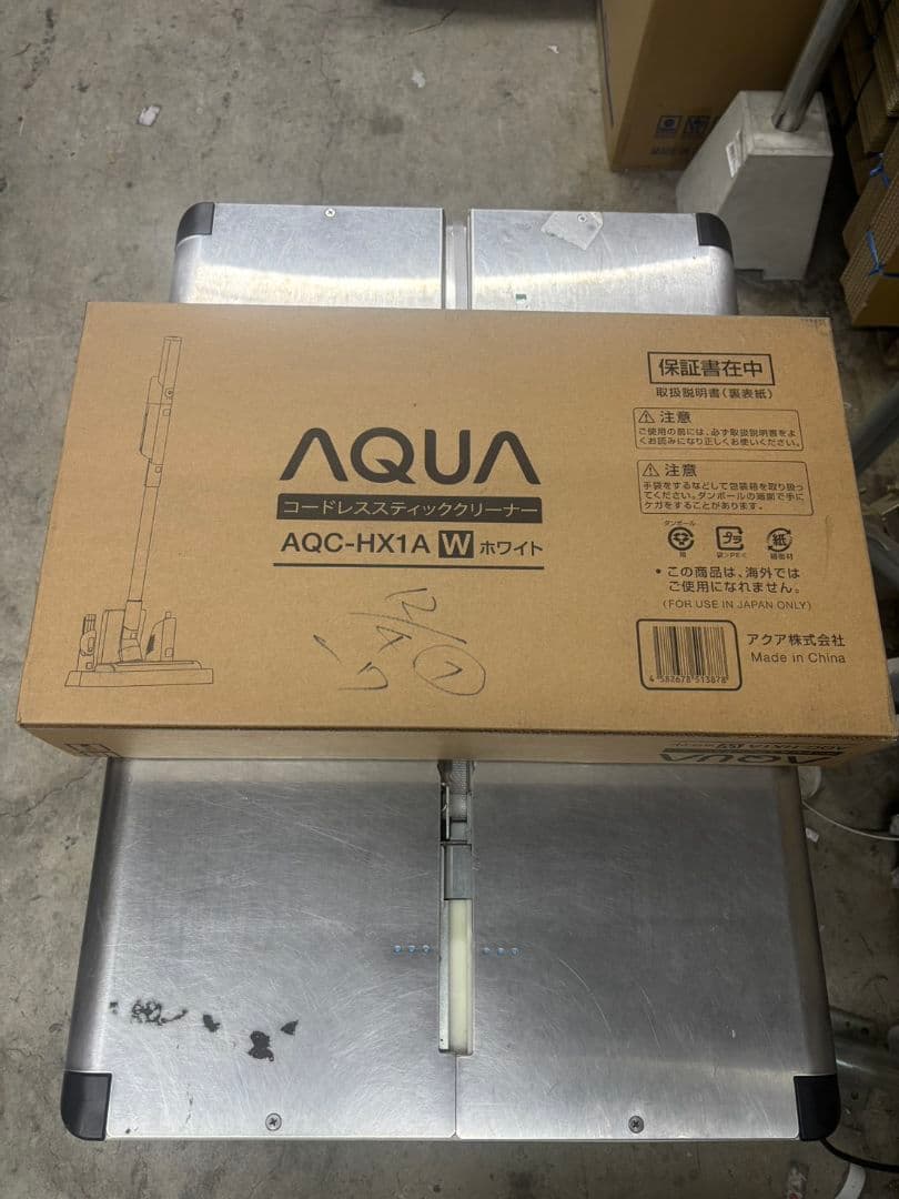 リファビッシュ品☆極美品AQUAコードレススティック掃除機白色 AQC-HX1A