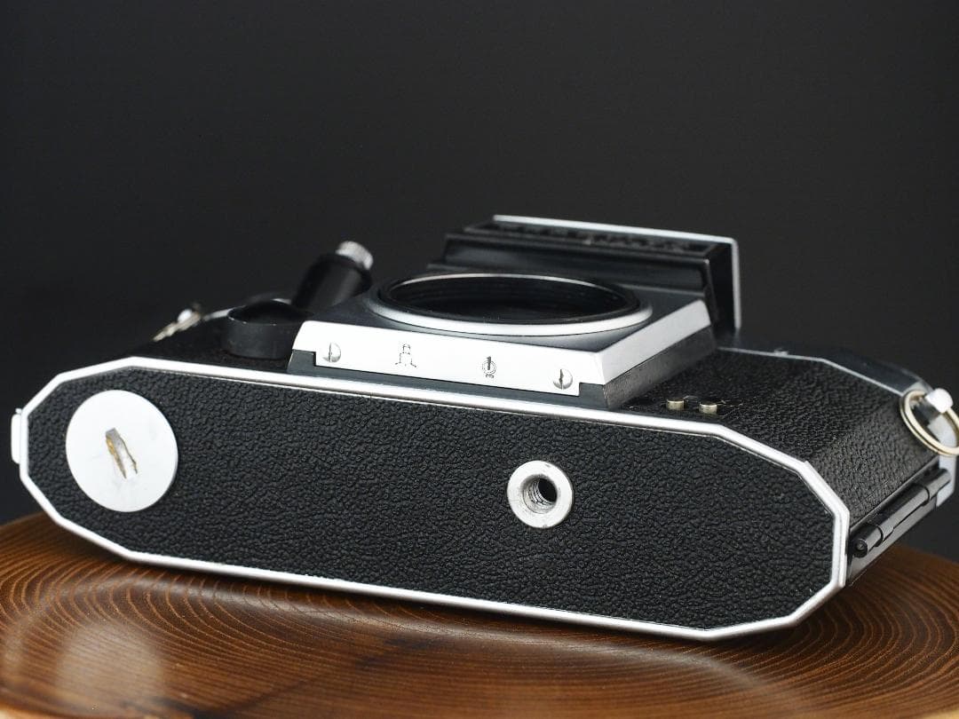 PENTACON PRAKTICA SUPER TL ボディ