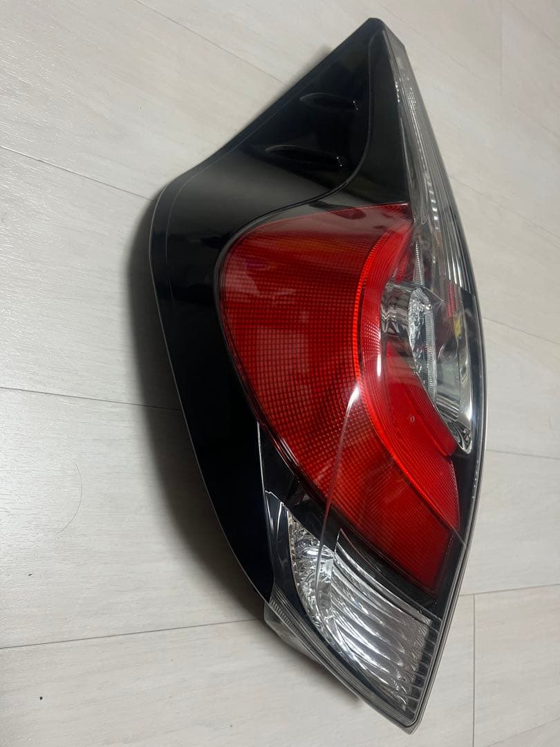 アクア　NHP10 後期純正　配線付き左テールランプ 動作確認済