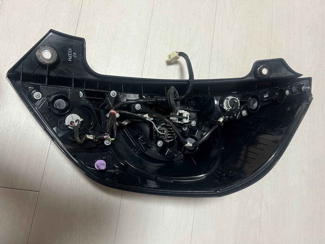 アクア　NHP10 後期純正　配線付き左テールランプ 動作確認済