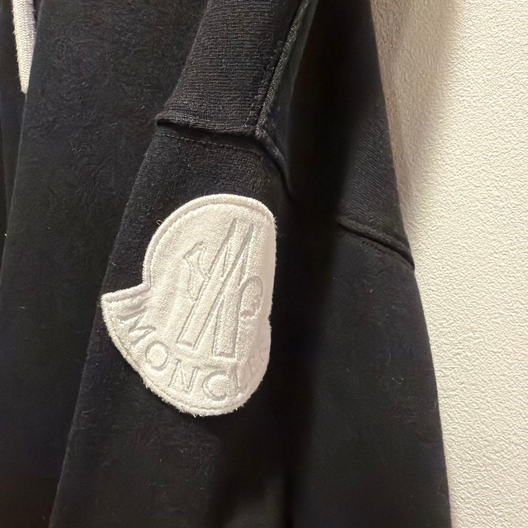 MONCLER ブラック クロップドパーカー