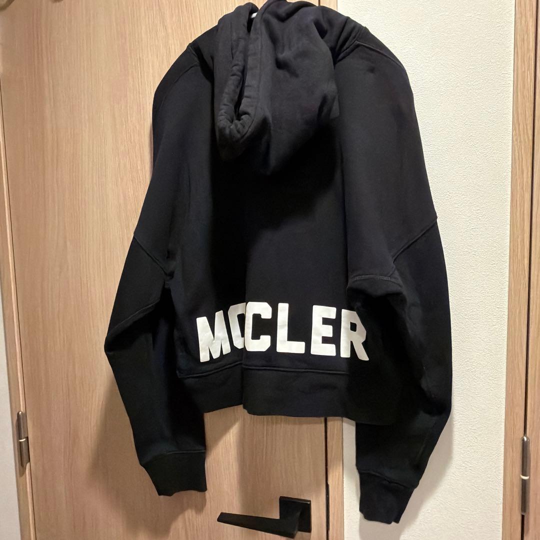 MONCLER ブラック クロップドパーカー