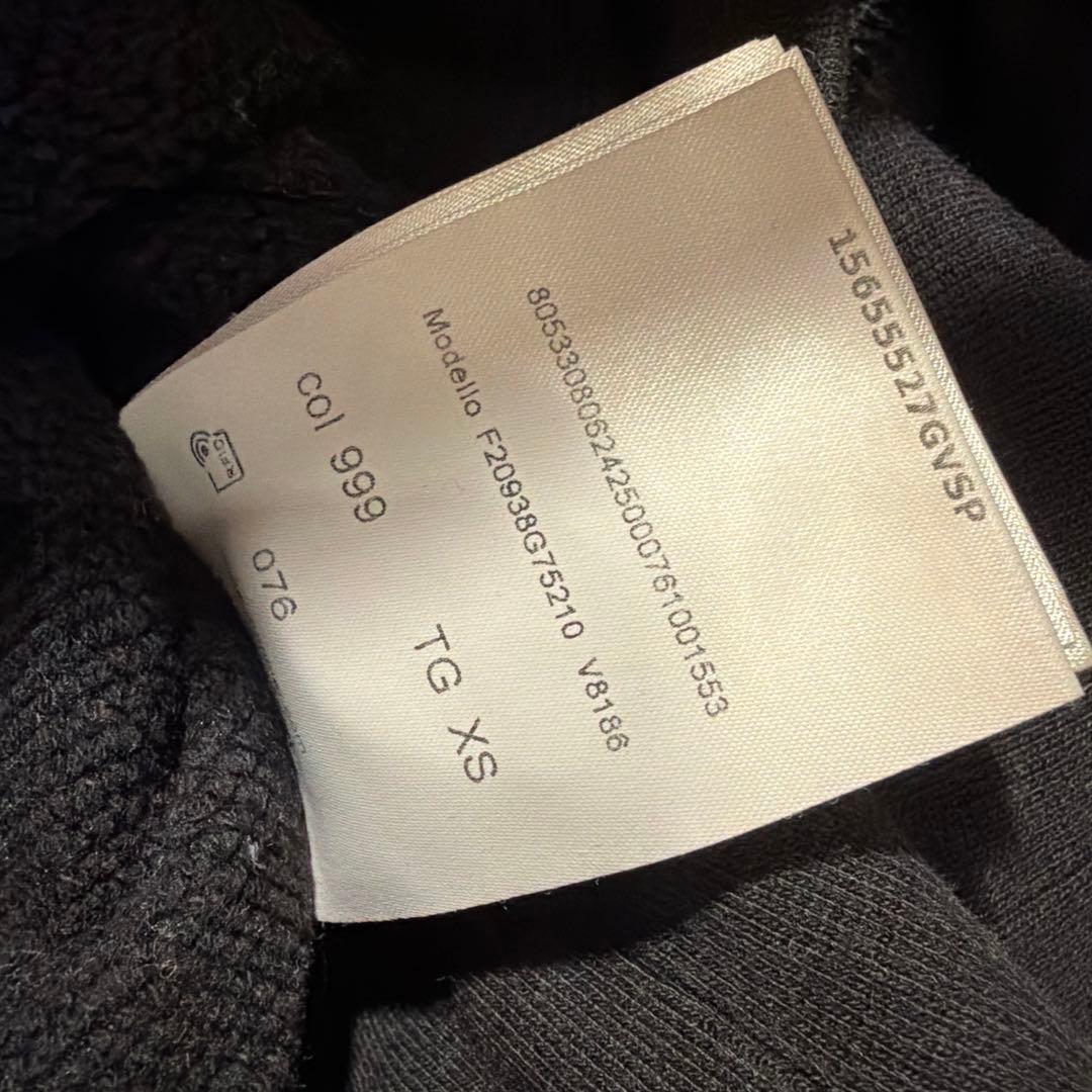 MONCLER ブラック クロップドパーカー