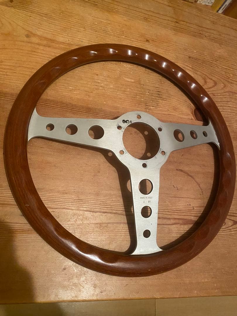 momo ステアリング