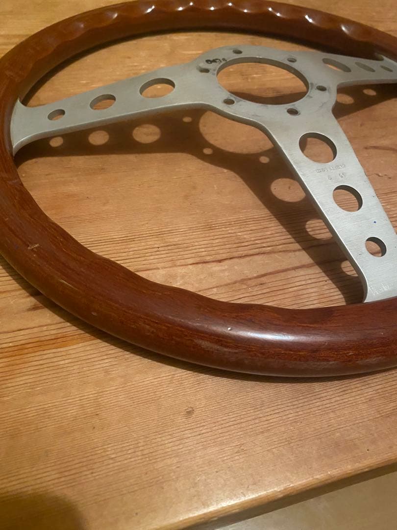 momo ステアリング