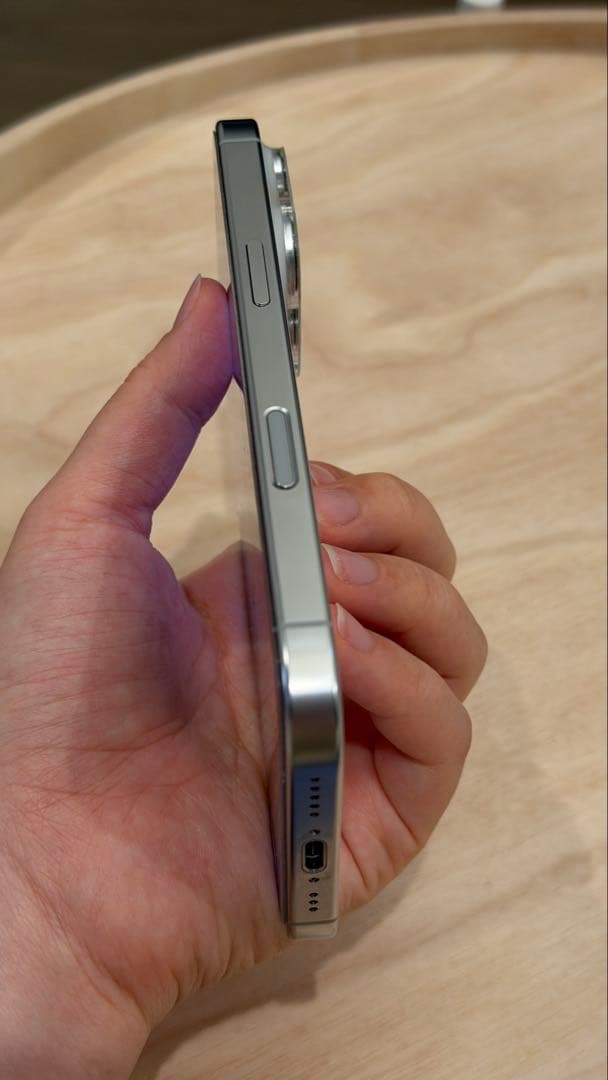 Apple iPhone 16Pro ホワイトチタニウム512GB SIMフリー