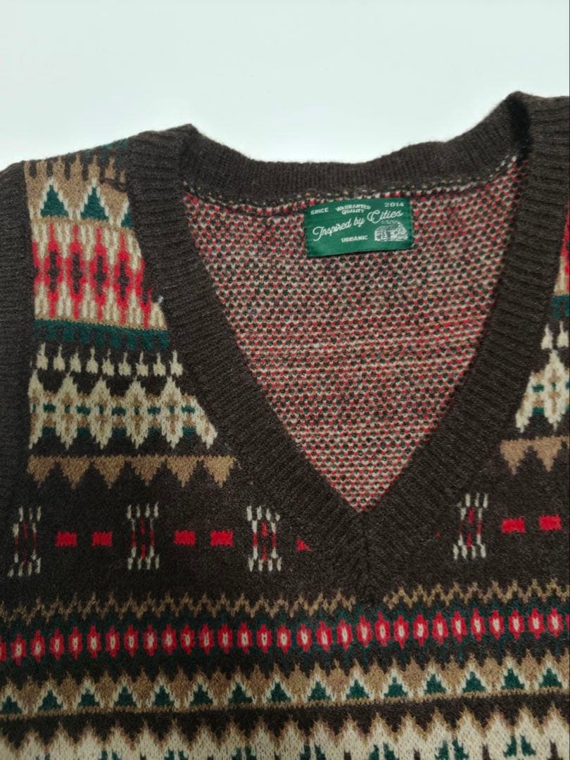 Urbanic 30 Lodge 幾何学模様ニットベスト