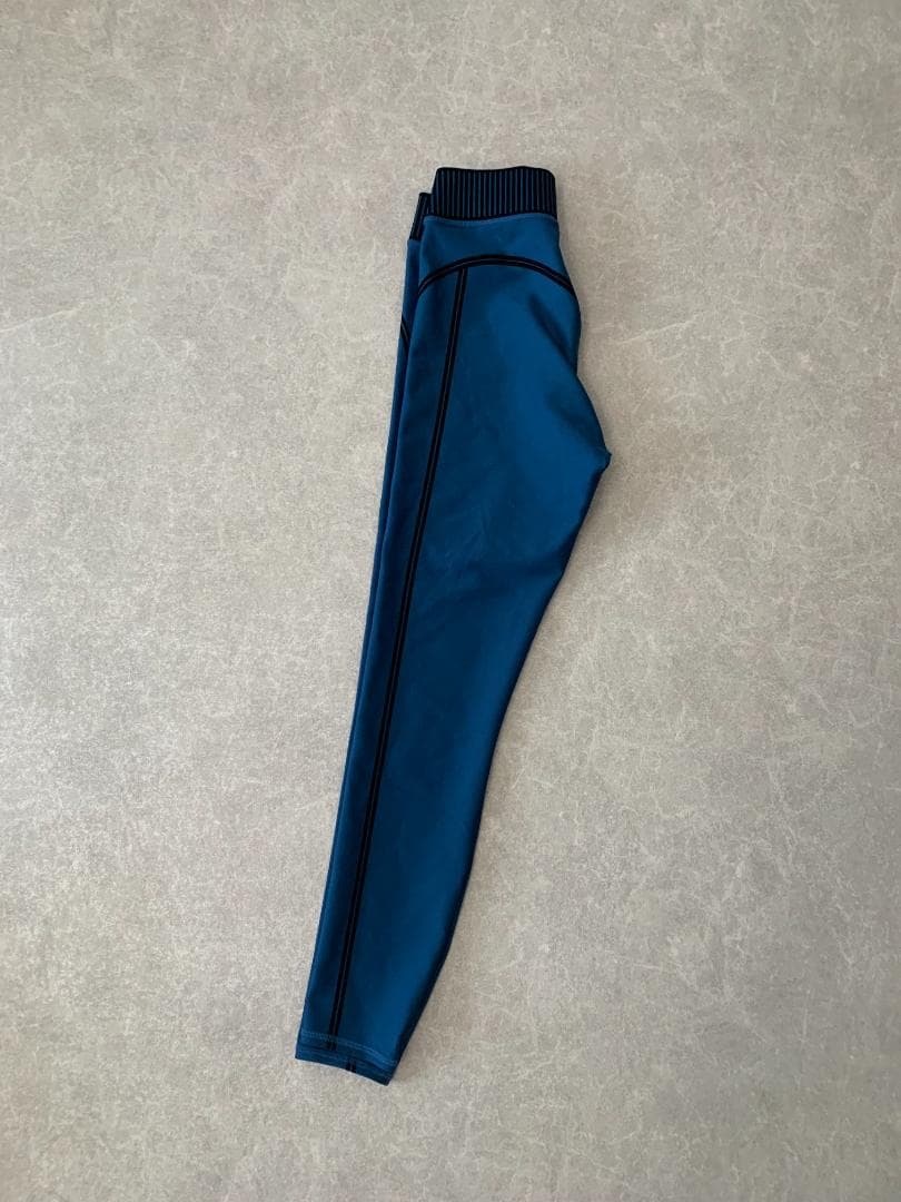 alo YOGA ブラトップ + エアリフトハイウエスト7/8レギンス