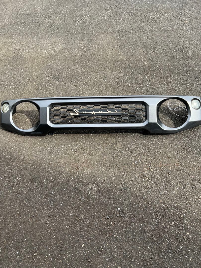 スズキ グリル ブラック ハニカムメッシュ　筆記体エンブレム