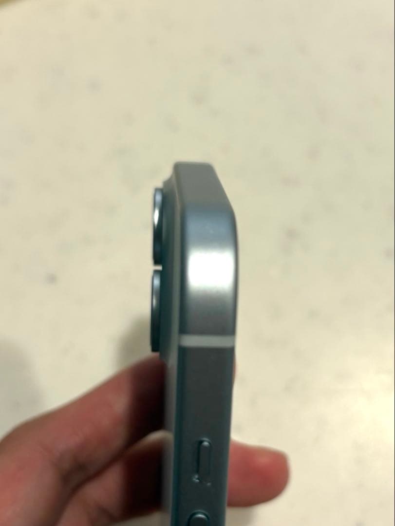 美品　iPhone15 128GB SIMフリー