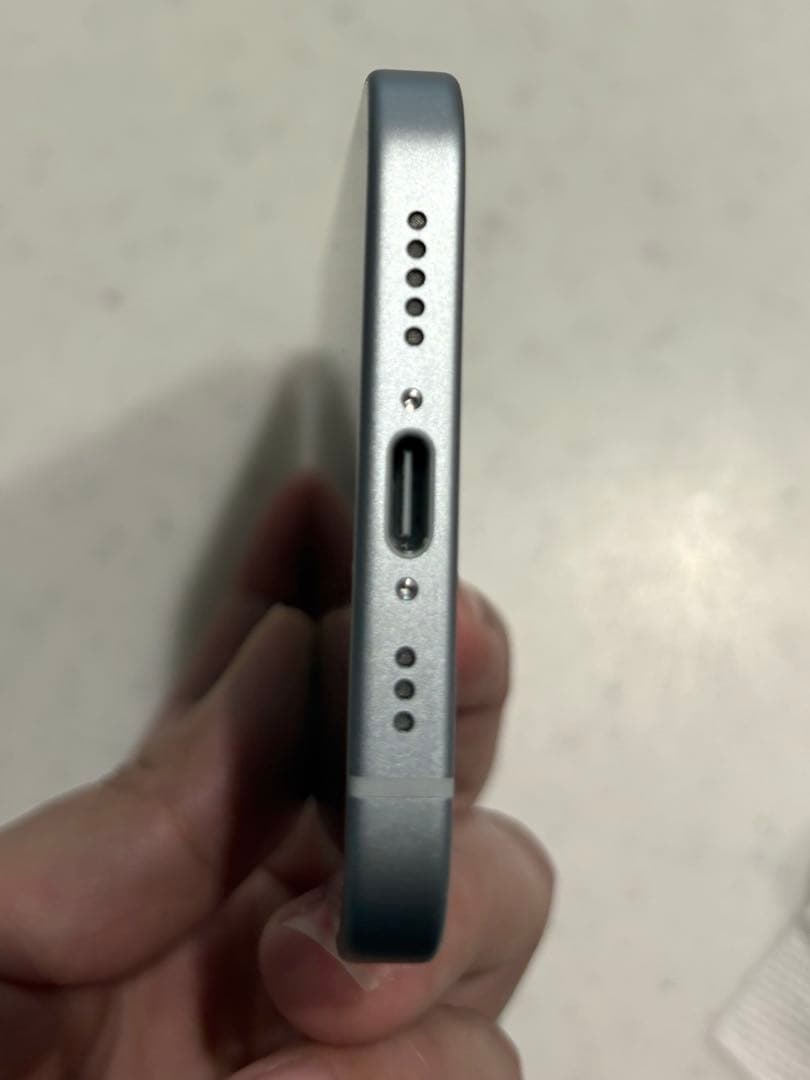 美品　iPhone15 128GB SIMフリー