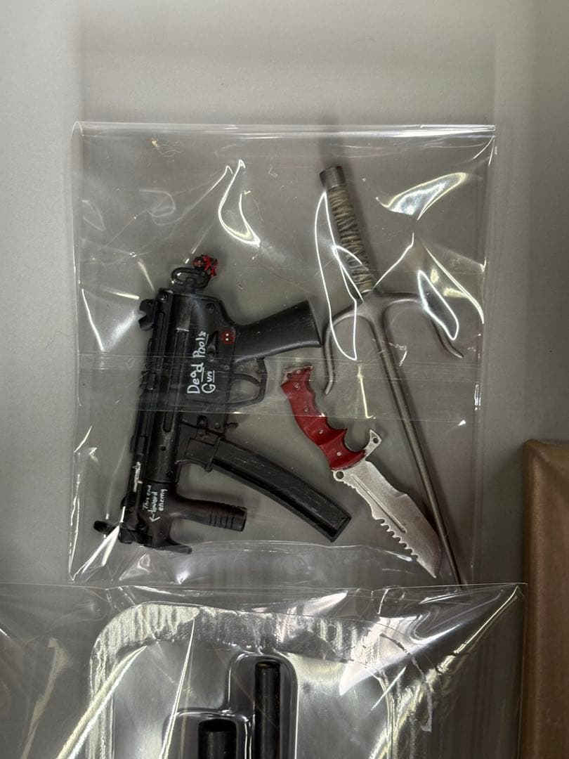 NECA 1/4 マーベルDEADPOOL 新品同様 付属品欠品無し 箱痛みあり