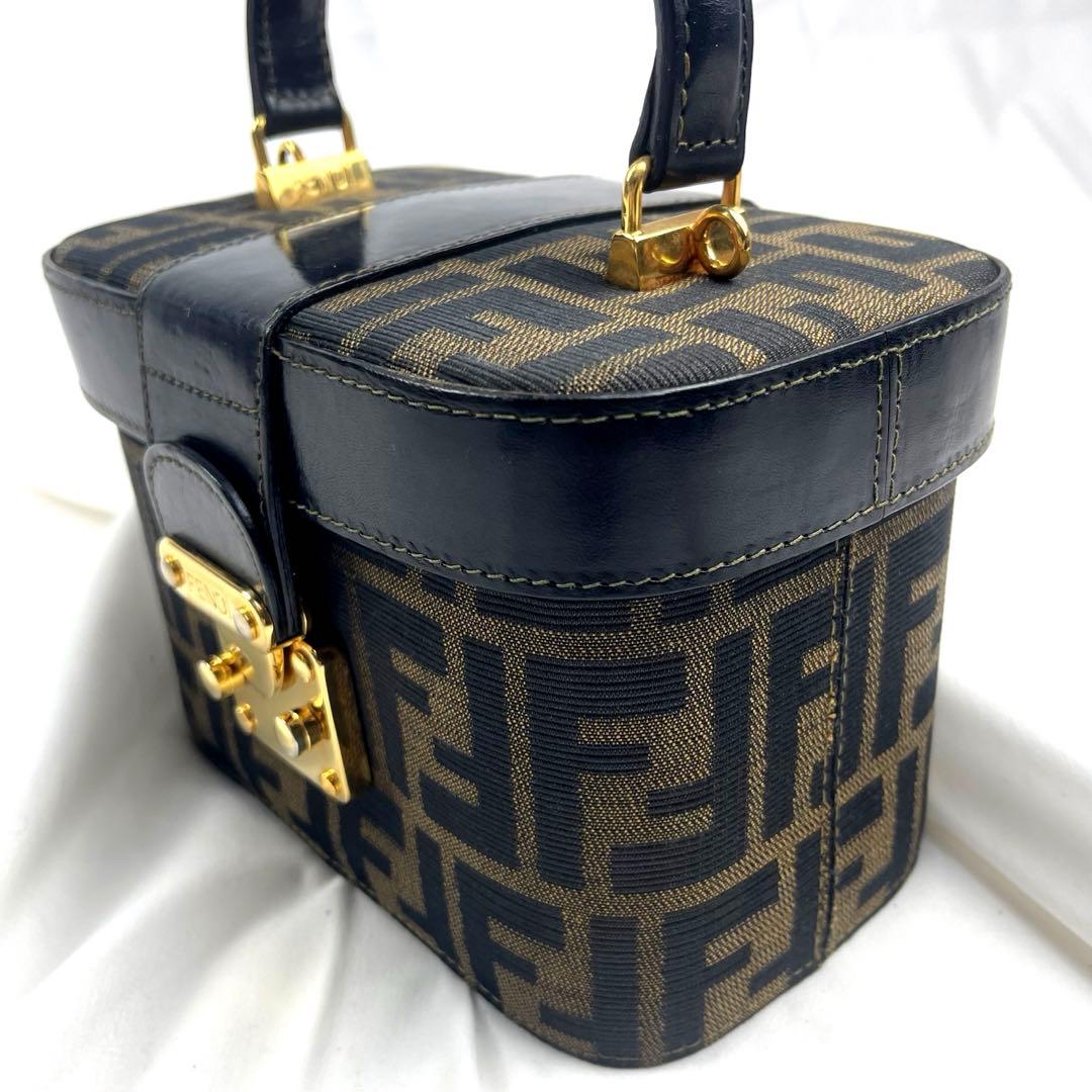 【美品】FENDI フェンディ ズッカ 2way ショルダーバッグ ヴァニティ