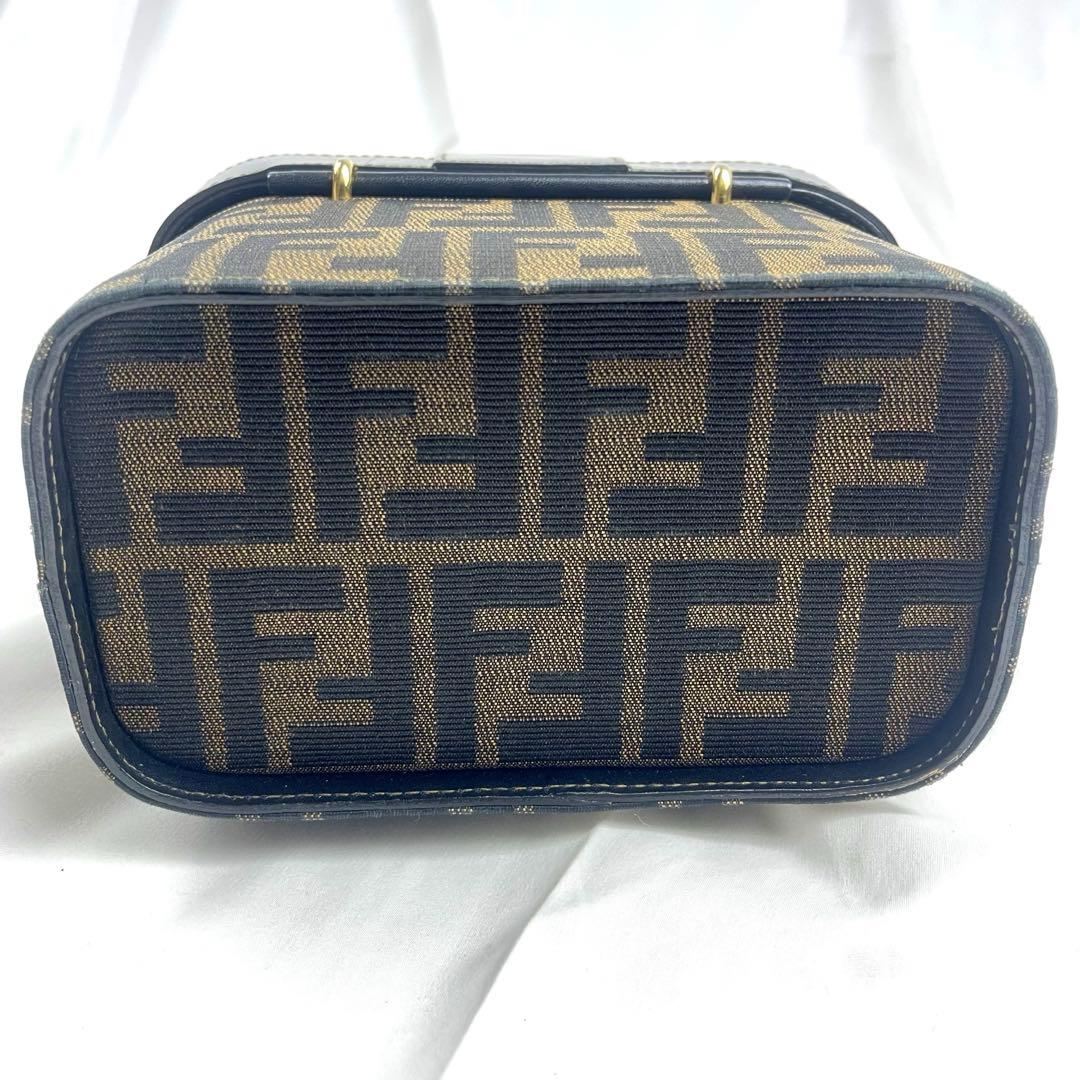 【美品】FENDI フェンディ ズッカ 2way ショルダーバッグ ヴァニティ