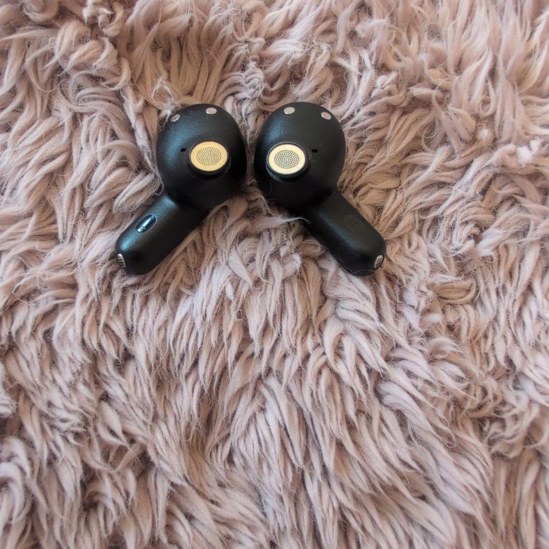 JBL　LIVE　BEAM3 　　　おまけでJBL有線付き