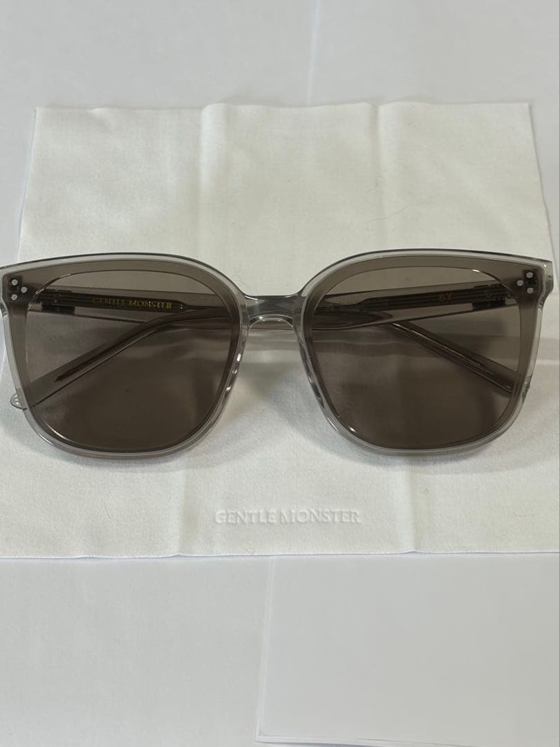 ジェントルモンスター　Gentle Monster BY 灰色　グレー