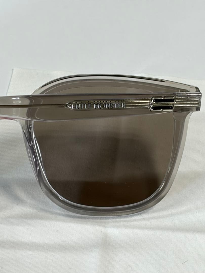 ジェントルモンスター　Gentle Monster BY 灰色　グレー