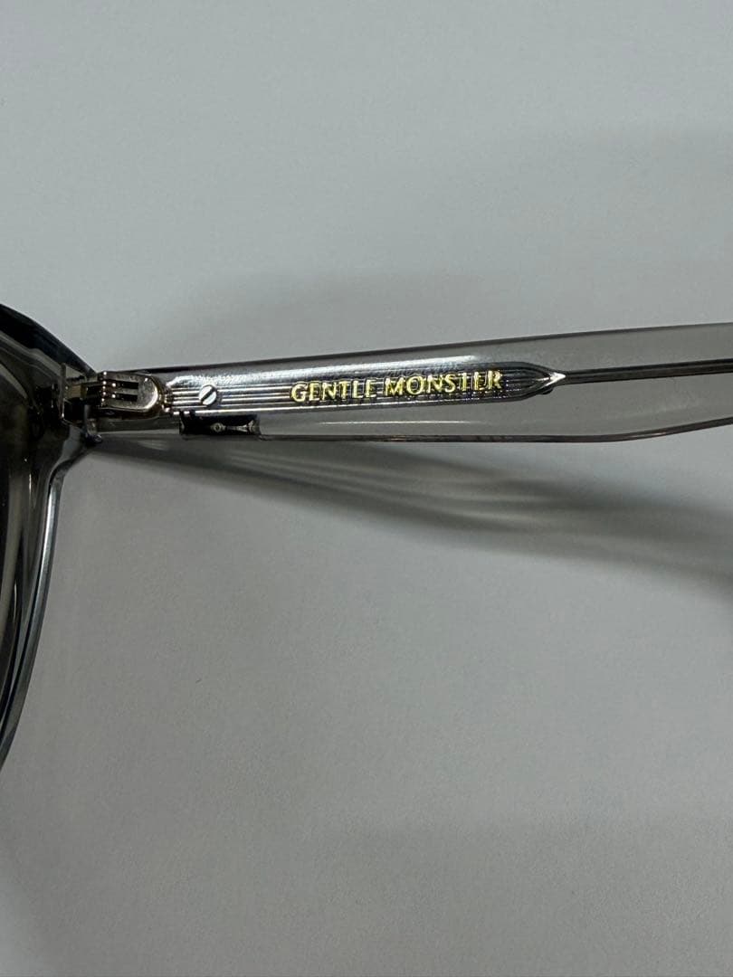 ジェントルモンスター　Gentle Monster BY 灰色　グレー