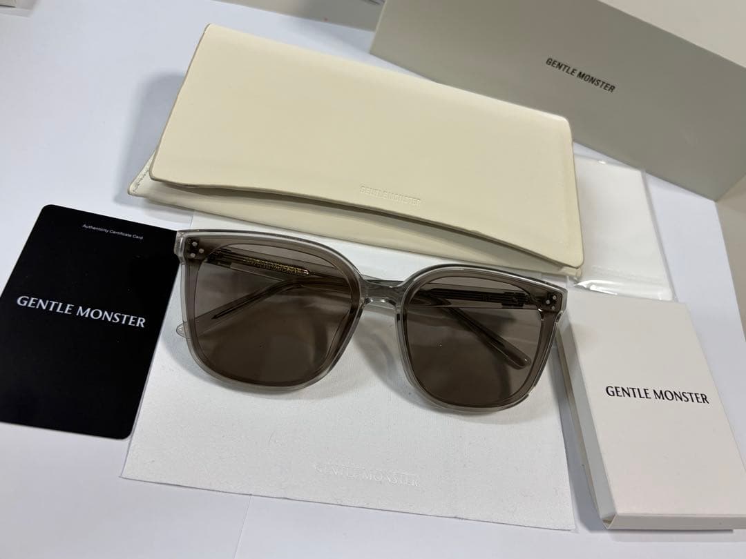 ジェントルモンスター　Gentle Monster BY 灰色　グレー