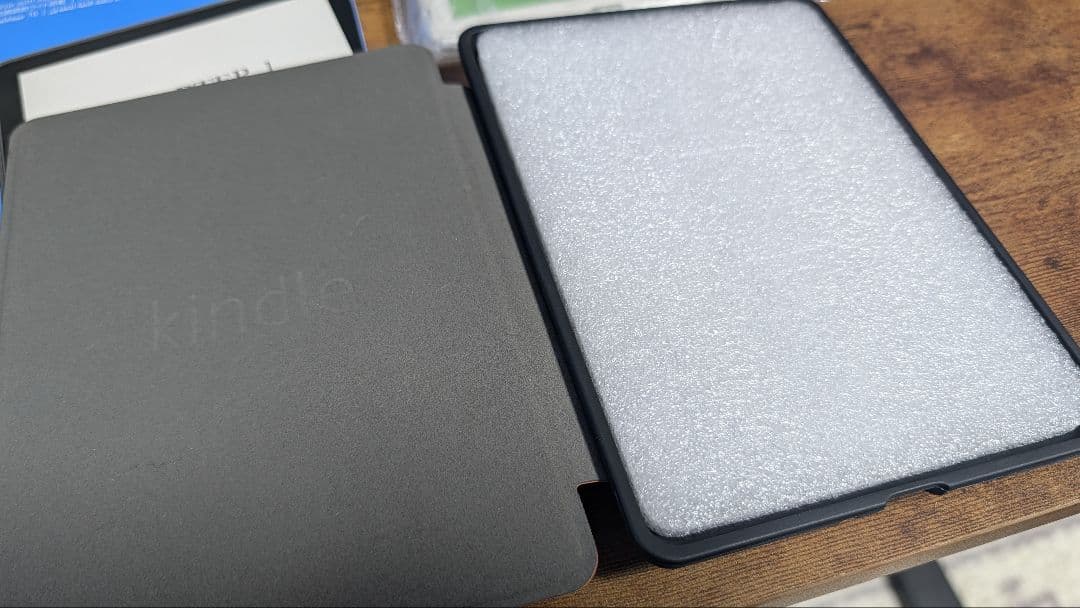 【ほぼ新品】Kindle Paperwhite 第11世代 16GB カバー付