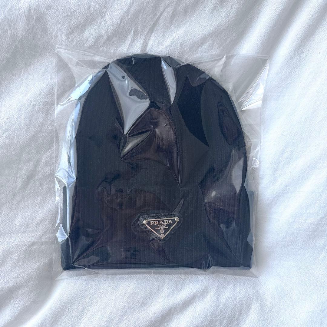 PRADA ノベルティ ニット帽 ブラック ビーニー 【未使用・美品】