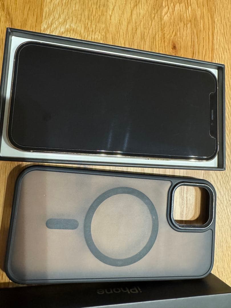 iPhone 12 Pro + MagSafeケース