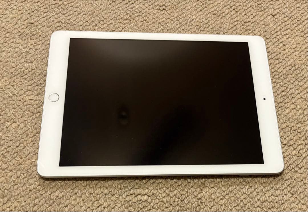 iPad(第6世代128GB) ホワイト 本体