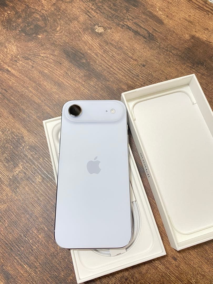 Apple iPhone Air スカイブルー