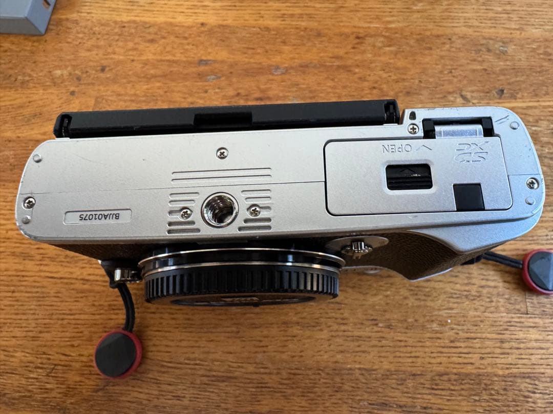 OLYMPUS PEN E-P7＋充電器＋バッテリ３個