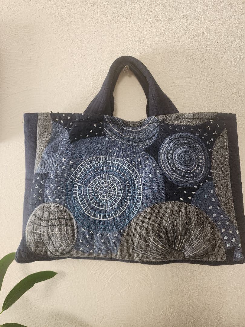 ★★★新作　藍色系ドット柄に豪華に刺し子トードバッグ　センソユニコ慈雨