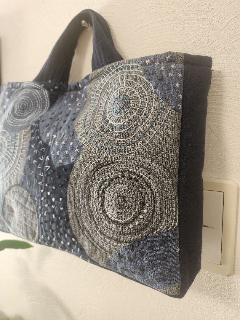 ★★★新作　藍色系ドット柄に豪華に刺し子トードバッグ　センソユニコ慈雨