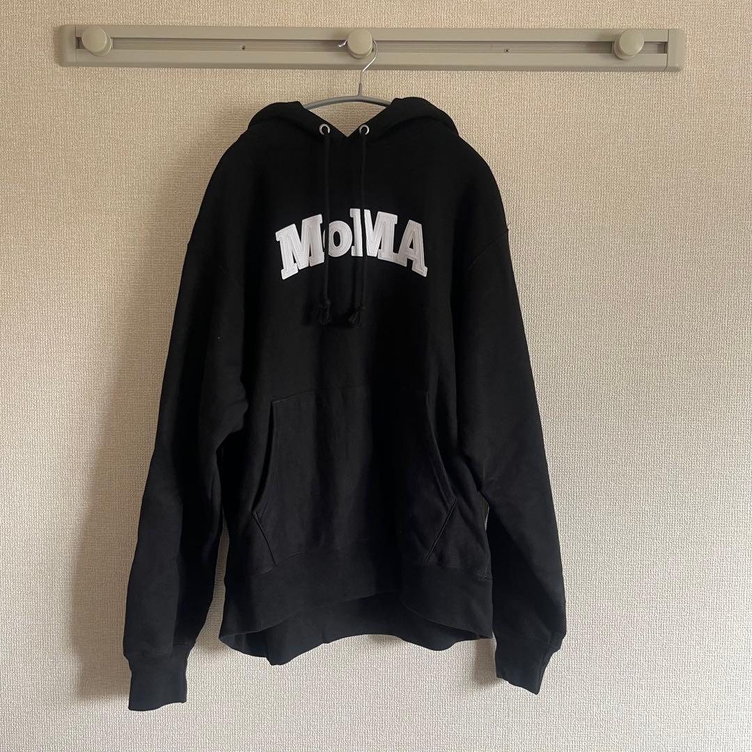 【美品】MoMA ロゴ　黒　パーカー　Champion Lサイズ