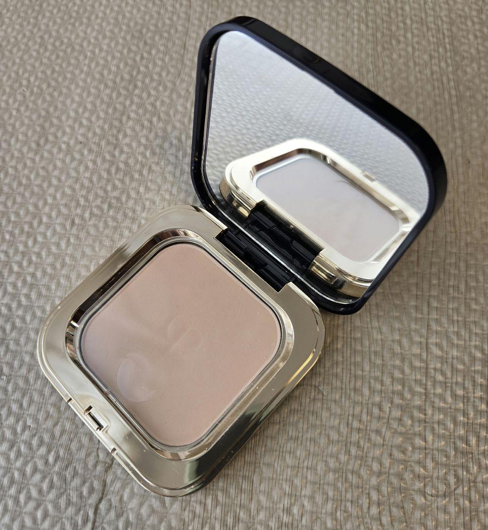 クレ・ド・ポー　ボーテ　プードルコンパクトエサンシエルn　本体【パフ未使用】