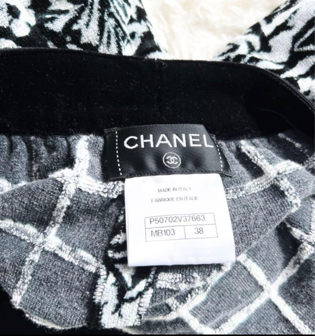 お値引き❣️CHANEL，希少シャネルベロア素材ホットパンツ