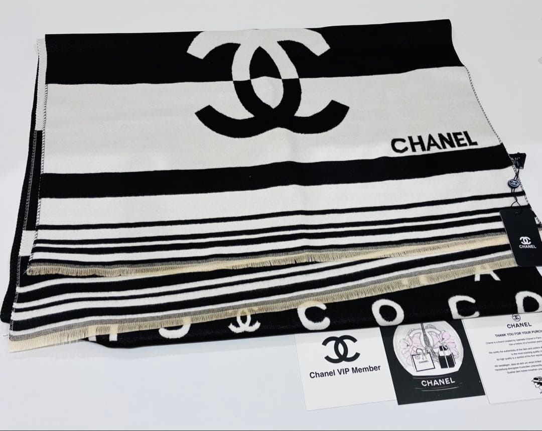 y*y様 CHANEL リバーシブルマフラー　カシミヤシルク　シャネルノベルティ