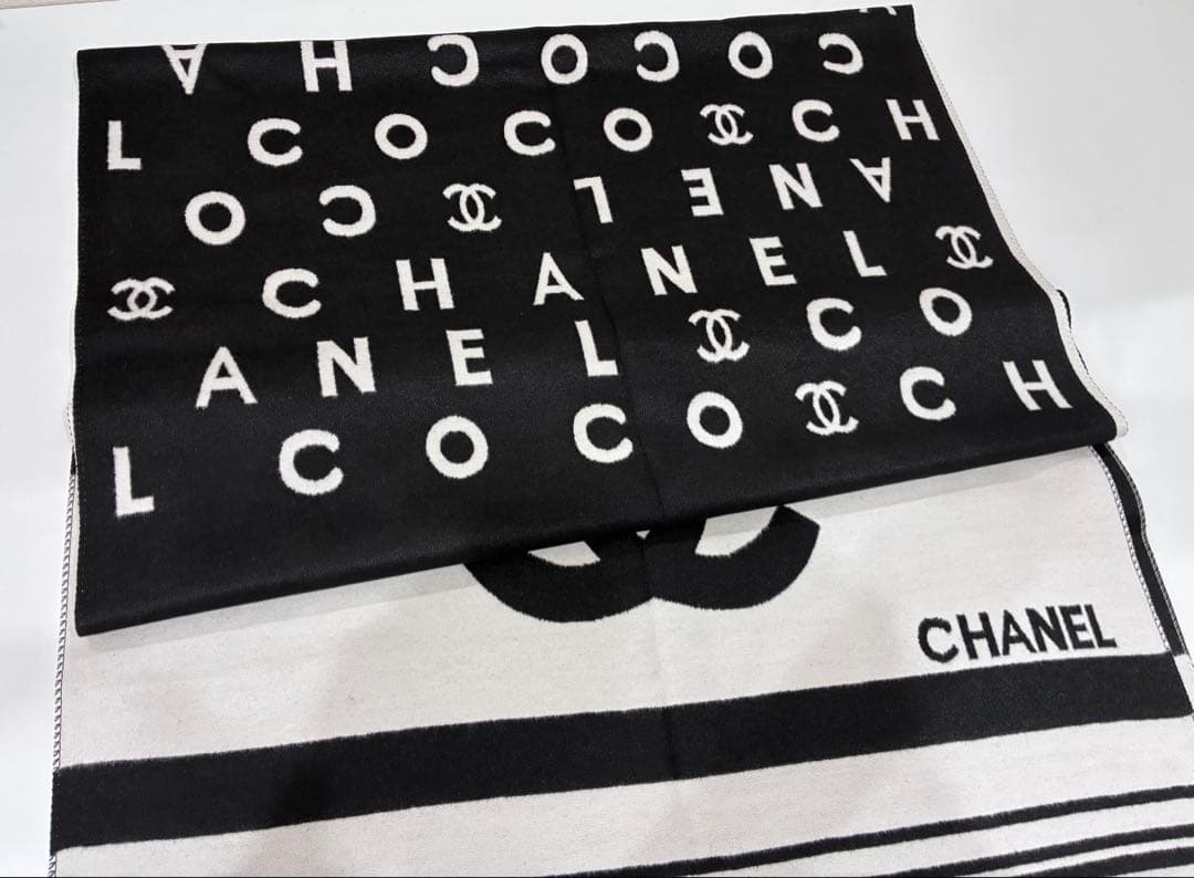 y*y様 CHANEL リバーシブルマフラー　カシミヤシルク　シャネルノベルティ