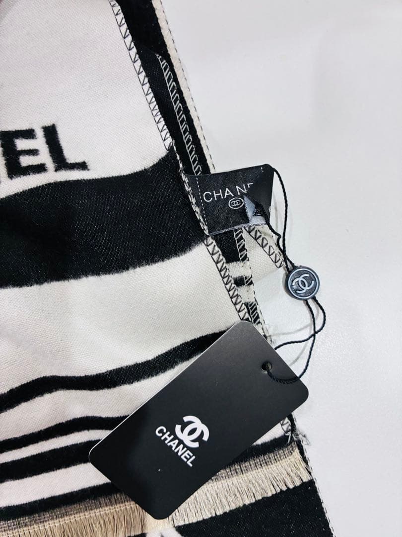 y*y様 CHANEL リバーシブルマフラー　カシミヤシルク　シャネルノベルティ