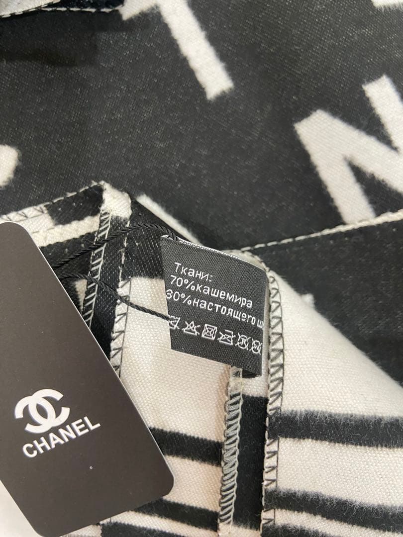 y*y様 CHANEL リバーシブルマフラー　カシミヤシルク　シャネルノベルティ