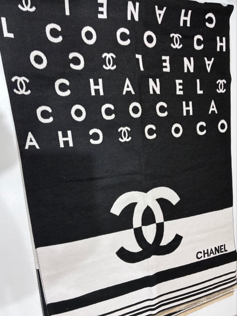 y*y様 CHANEL リバーシブルマフラー　カシミヤシルク　シャネルノベルティ