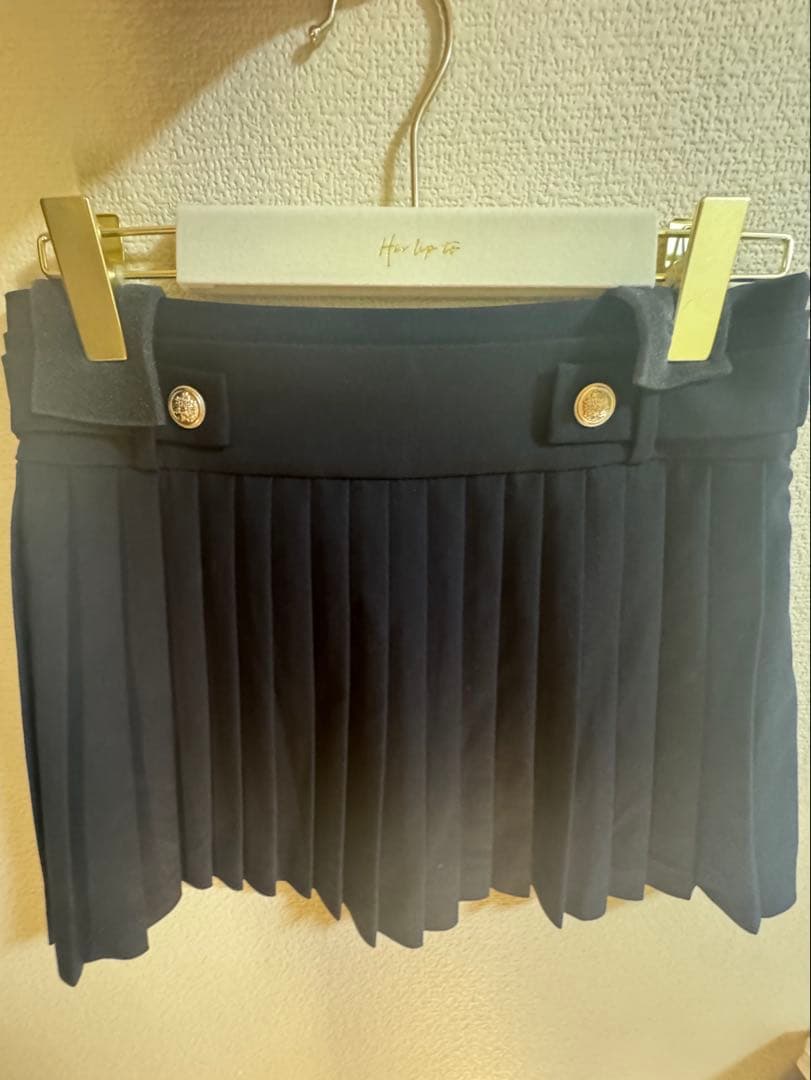 黒のプリーツミニスカート　ハーリップトゥ