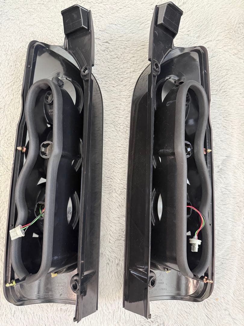 ハイエース200系ユーロテールLEDテールランプ 左右セット クリア/レッド